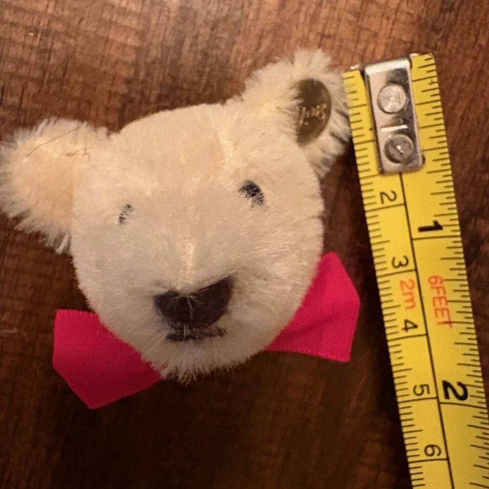 Vintage Steiff Bear Pin -- like new!